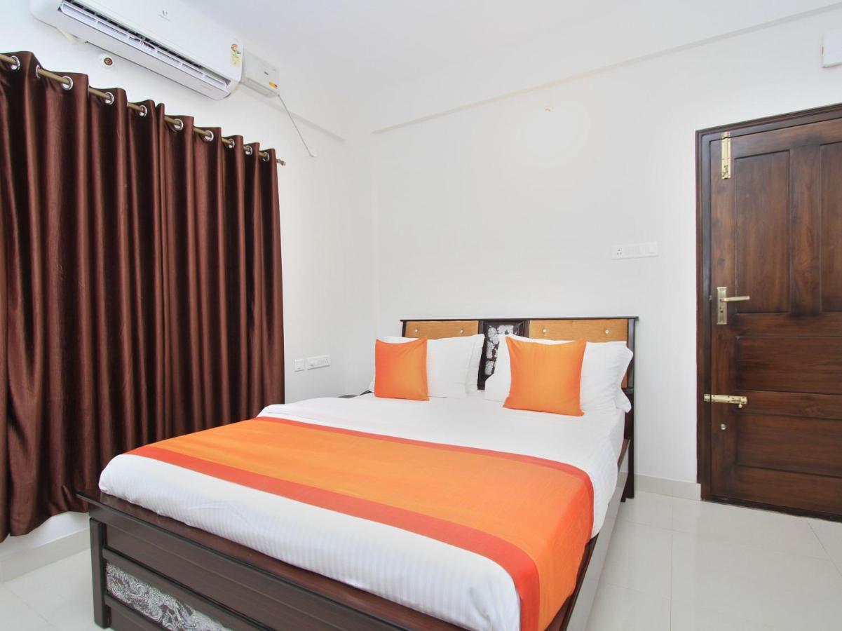 Oyo 12033 Hotel Royal Residence Бангалор Экстерьер фото